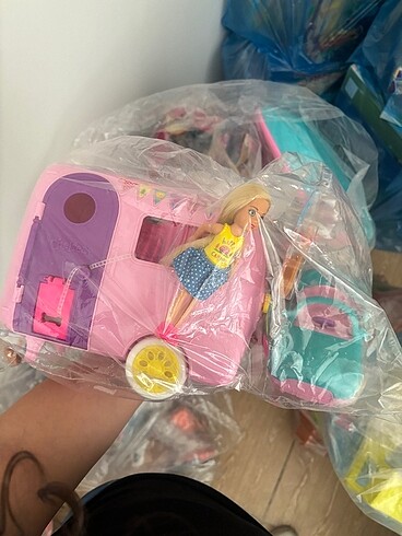 Barbie Barbie Chelseanın Karavan Seti