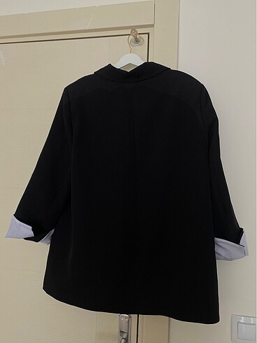 42 Beden Kol detaylı blazer ceket