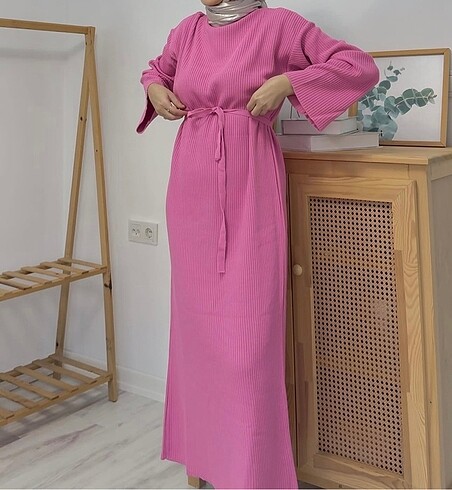Pembe elbise