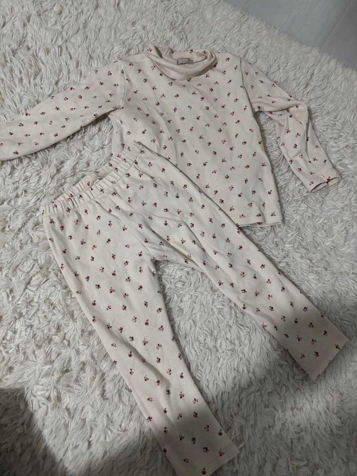 Cossiope uzun  Kollu Beyaz çiçekli Bebek Kız Takımı - Görsel 2