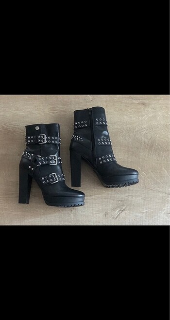 38 Beden siyah Renk Guess