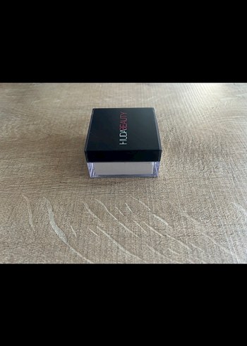 Huda Beauty Sugar Easy Bake Sabitleyici Pudra - Görsel 3