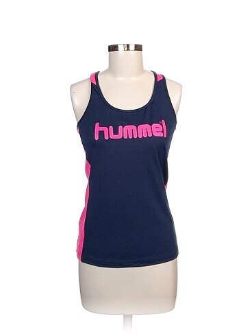 Hummel T-shirt %70 İndirimli.
