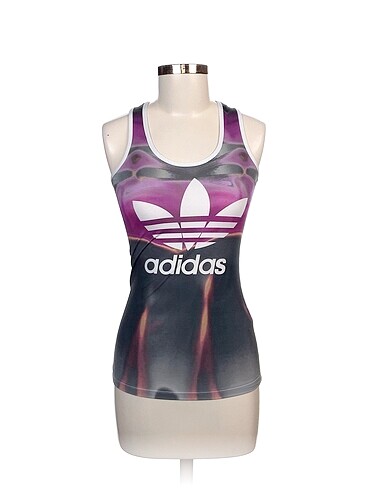 Adidas T-shirt %70 İndirimli.