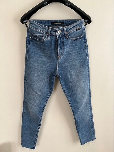 Mavi Jean's