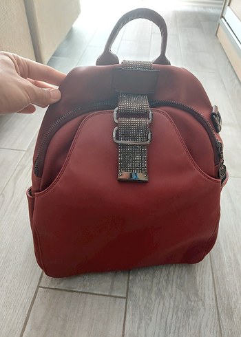 Bordo Parlak Deri Tokalı Kadın Sırt Çantası