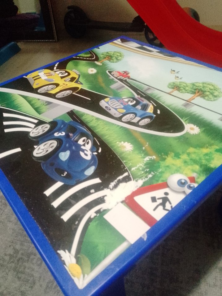 Renkli Araba Temalı Çocuk masası - Görsel 2