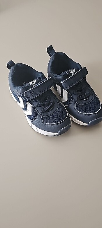 Hummel Spor ayakkabı . Okul ayabbısı 