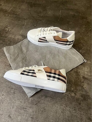 Burberry snekaer spor