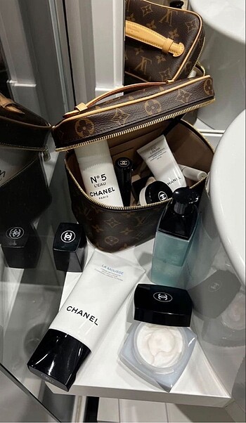 Louis vuitton makyaj çantası