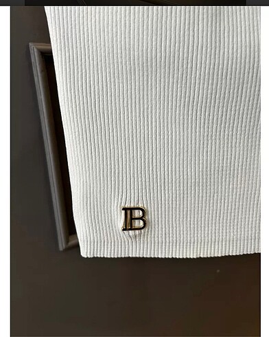 m Beden Balmain crop