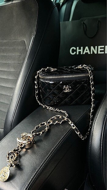 Siyah rugan chanel çanta