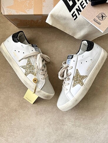 Golden Goose Deluxe Spor ayakkabı