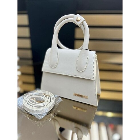Beden JACQUEMUS