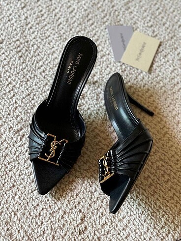 Yves Saint Laurent YSL TOPUKLU TERLİK