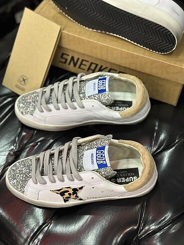 Golden Goose Deluxe Golden goose