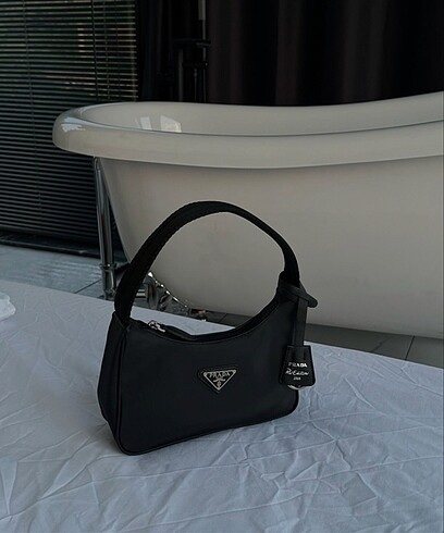 Prada çanta