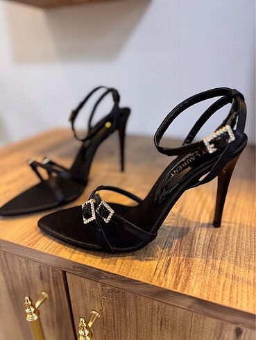 Yves Saint Laurent Yves saint topuklu ayakkabısı