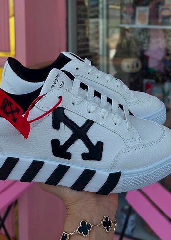 Adidas Beyaz Siyah Desenli kadin Spor Ayakkabı