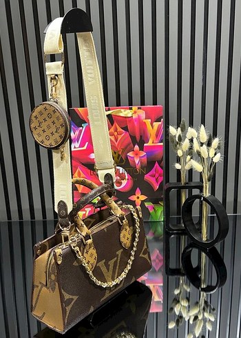 Louis Vuitton Beyaz Zincir Detaylı Deri Kadın Çanta