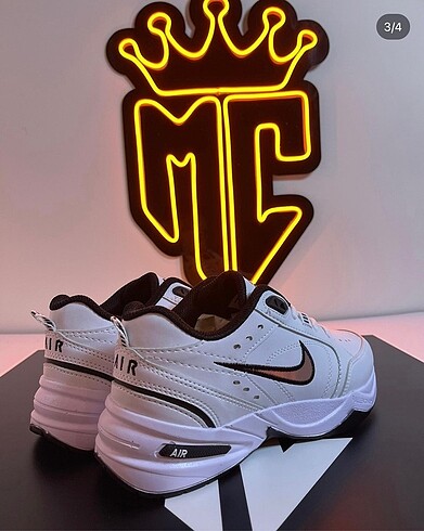 universal Beden Nike Air Monarch IV