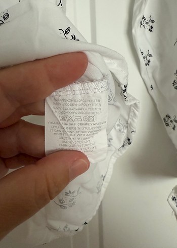 Armine Düğmeli, baskılı, uzun kollu beyaz pamuklu gömlek