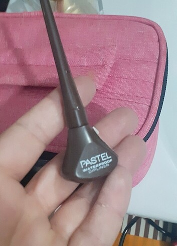 Pastel eyeliner