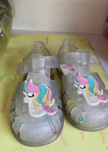 Kız Çocuk Parlak Unicorn Desenli Sandalet - Görsel 3
