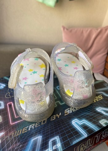 Kız Çocuk Parlak Unicorn Desenli Sandalet - Görsel 2