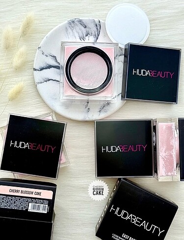 Huda Beauty Pudra