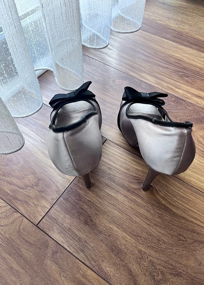 Fiyonklu topuklu ayakkabı - Görsel 2