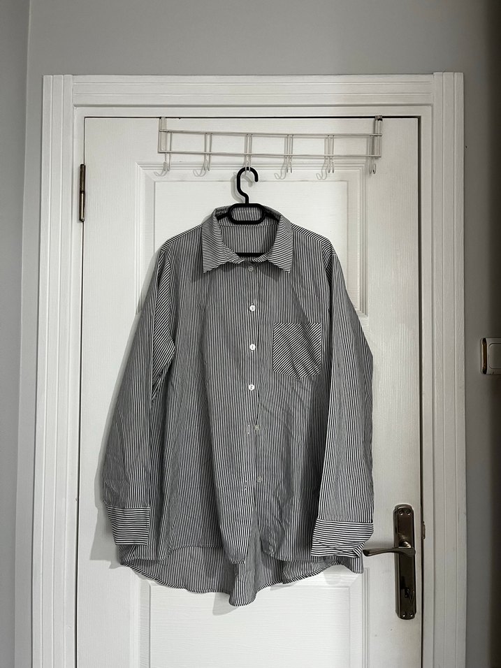 Gri Çizgili Kadın Gömlek - Görsel 2