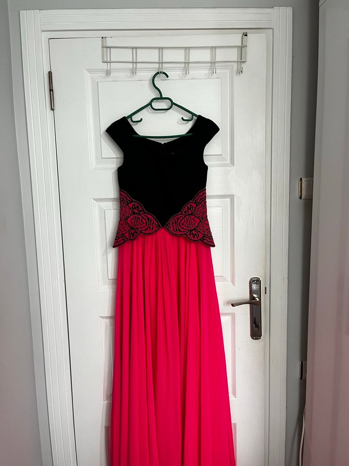 V Yaka Kolsuz Siyah-Pembe Uzun Elbise - Görsel 4