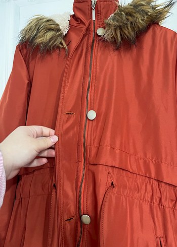 Kürk Detaylı Uzun Kiremit Rengi Kadın Mont - Görsel 5