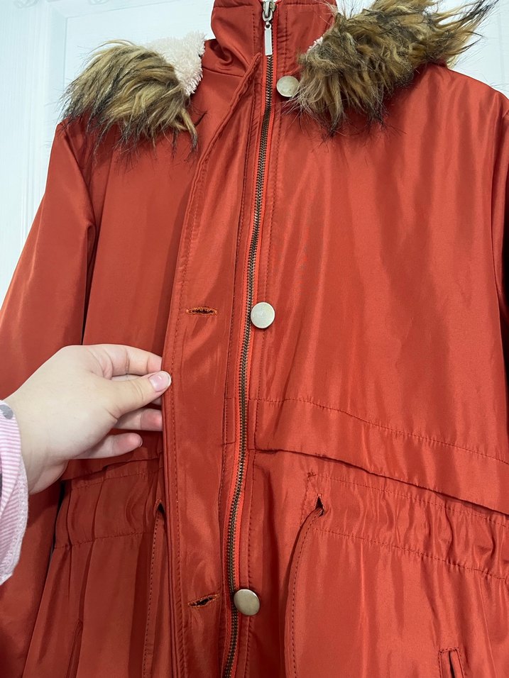 Kürk Detaylı Uzun Kiremit Rengi Kadın Mont - Görsel 5