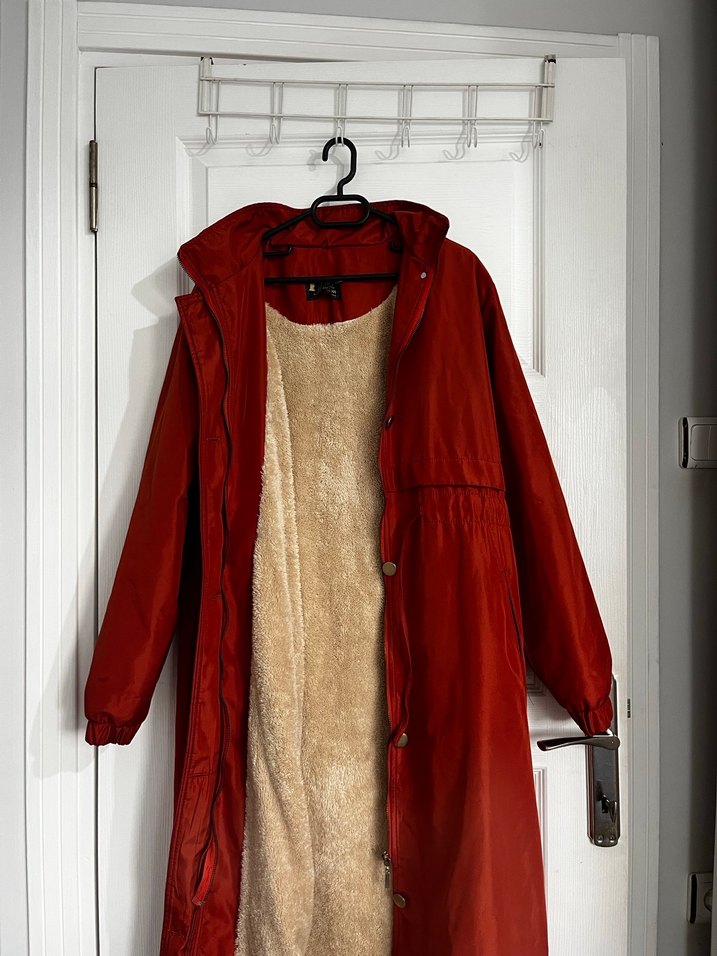 Kürk Detaylı Uzun Kiremit Rengi Kadın Mont - Görsel 3