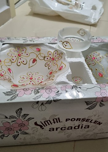 Diğer Beyaz Çiçek Desenli Takım