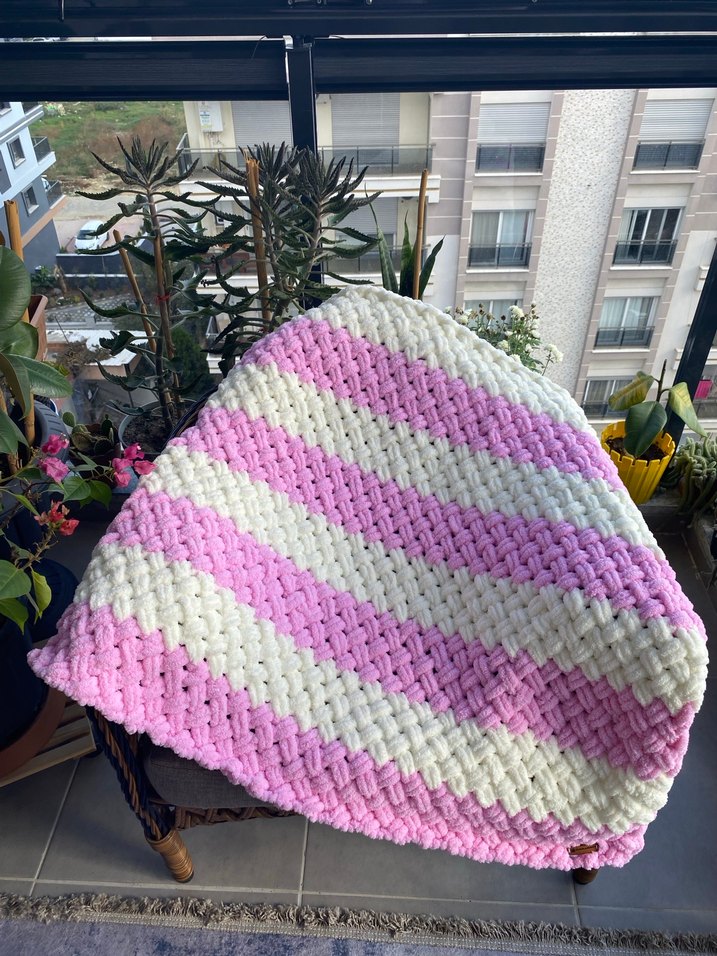 Pastel Pembe Örgü Çocuk Battaniyesi - Görsel 3