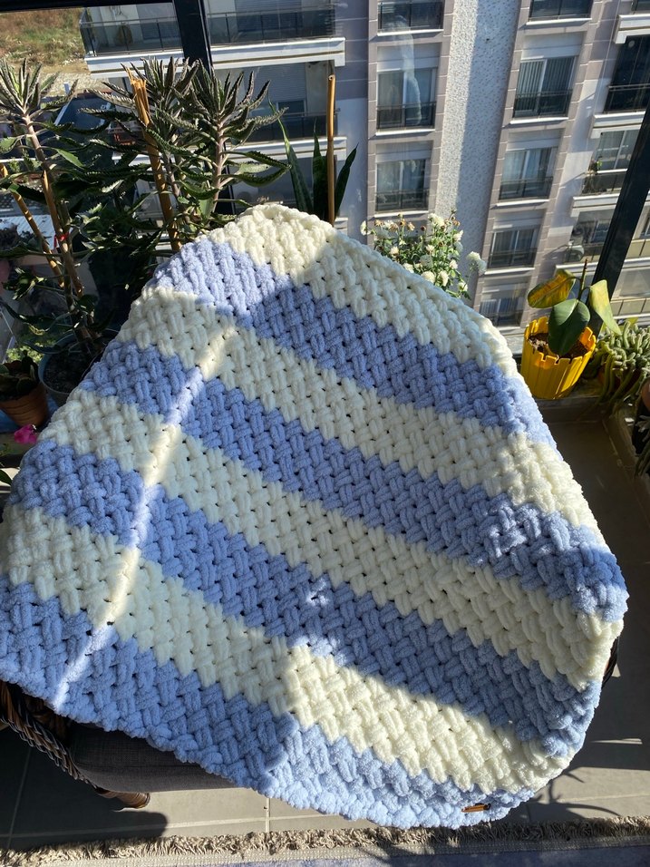 Çocuklar için Örgü Çok Renkli Battaniye - Görsel 2