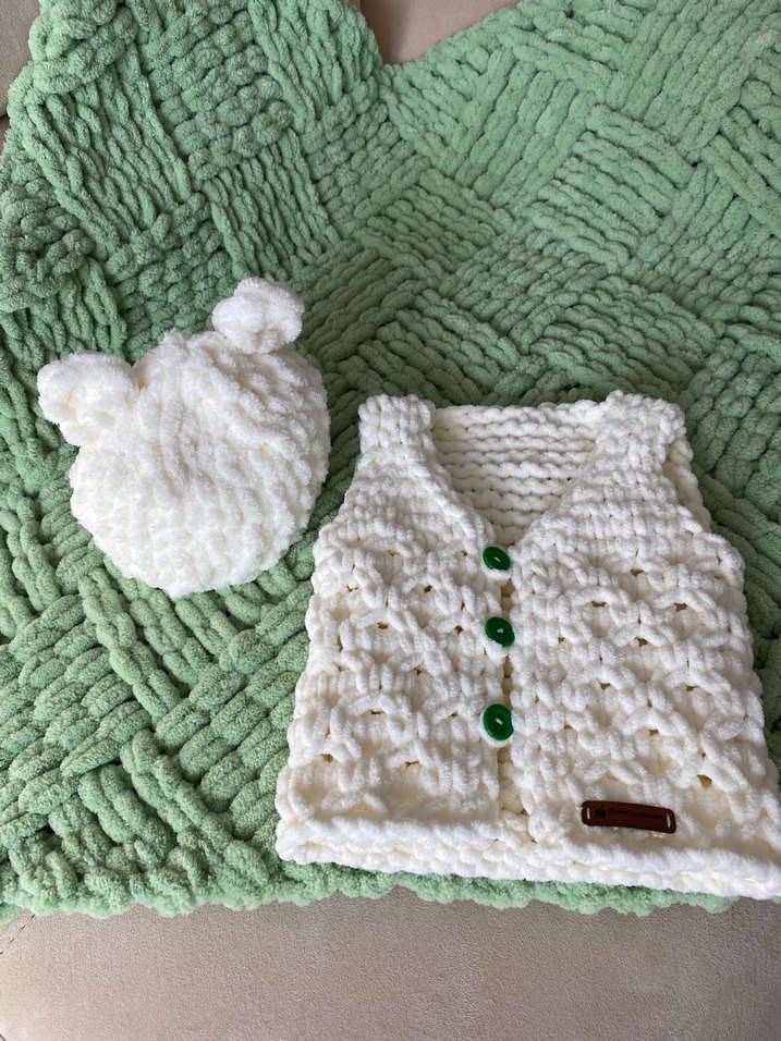 Beyaz Örgü Kolsuz Bebek yelek ve küp şeker model battaniye Seti - Görsel 2