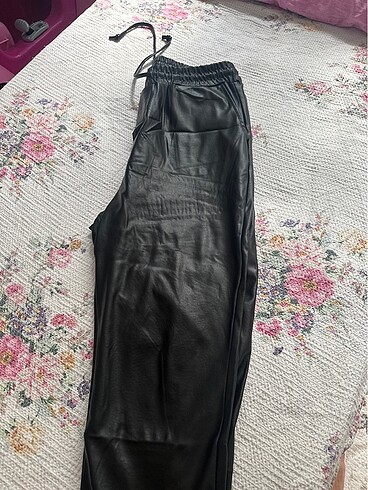 Kadın deri pantolon