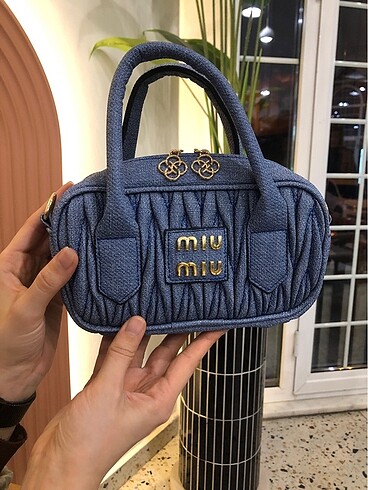 MIU MIU KOL ÇANTASI