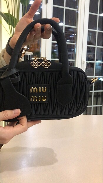 Miu Miu MIU MIU SİYAH KOL ÇANTASI