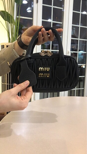  Beden siyah Renk MIU MIU SİYAH KOL ÇANTASI