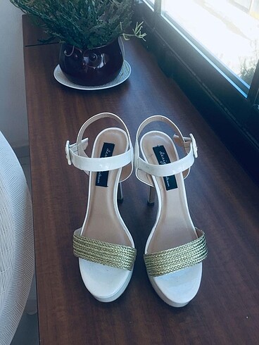 Shoes & More Bayan topuklu şık ayakkabı