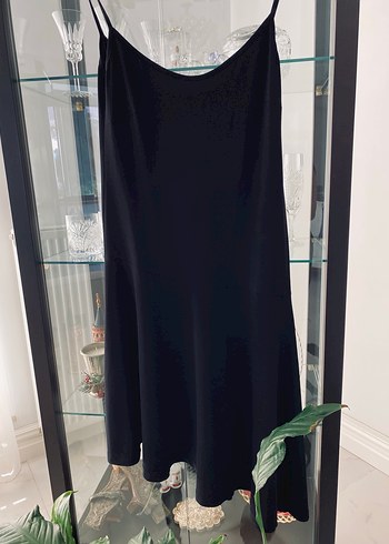 Siyah Askılı Elbise - Görsel 3