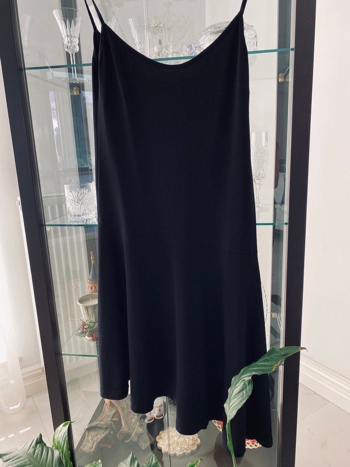 Siyah Askılı Elbise - Görsel 3