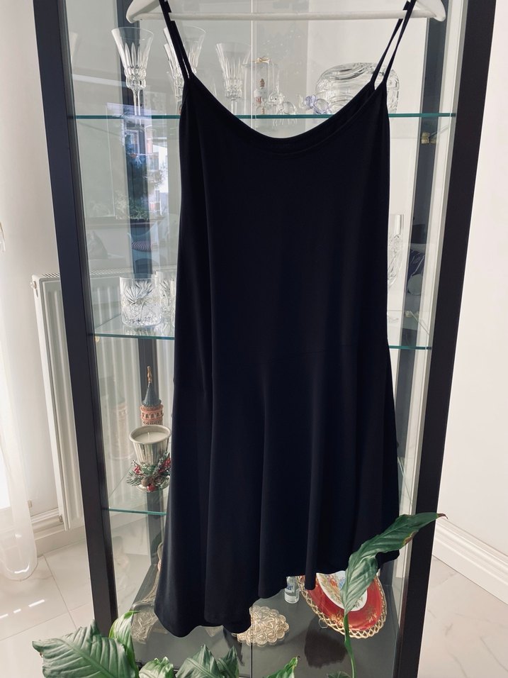 Siyah Askılı Elbise - Görsel 4