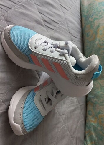 Adidas spor ayakkabı 