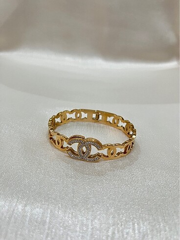 Beden Chanel rose gold kelepçe